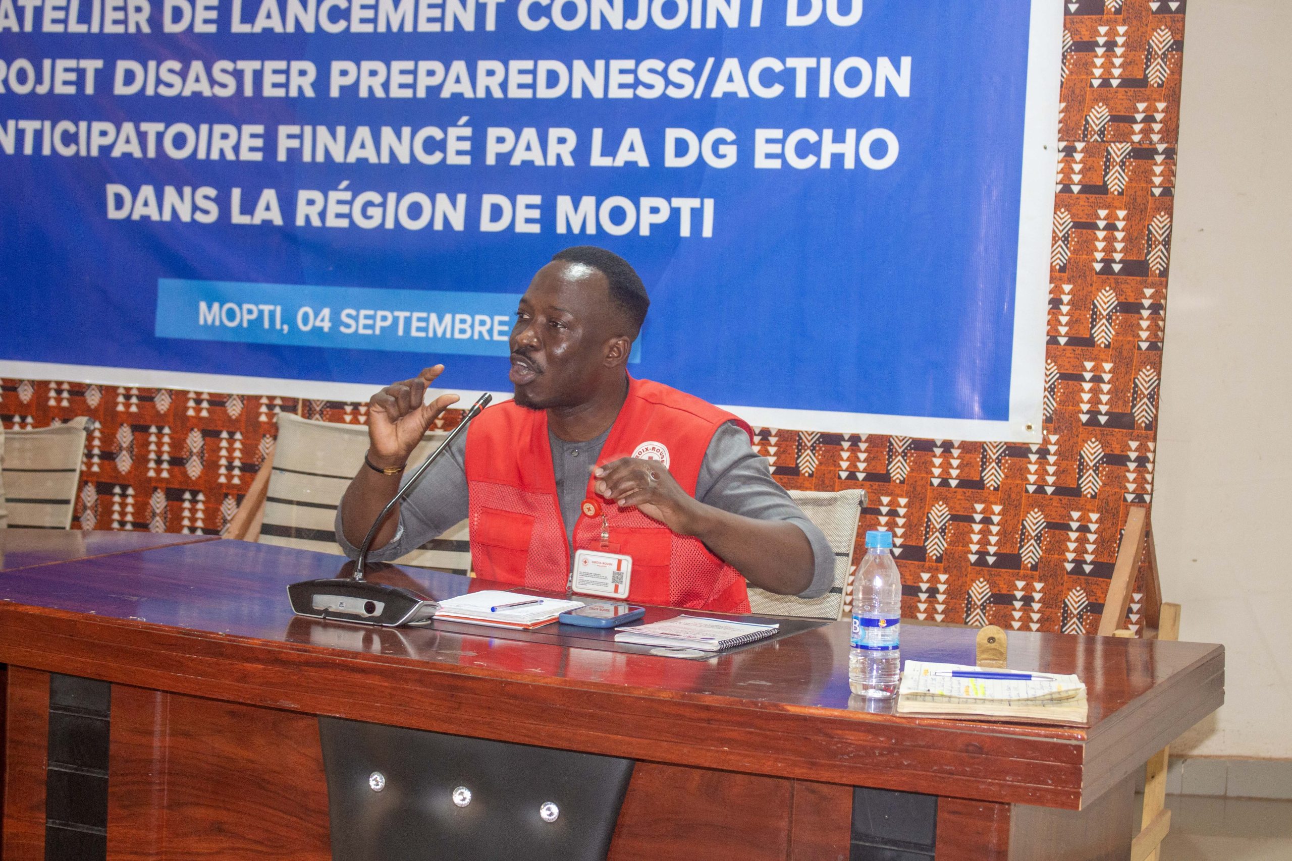 Un représentant de la Croix-Rouge malienne s’exprime lors de l’atelier de lancement du projet à Mopti